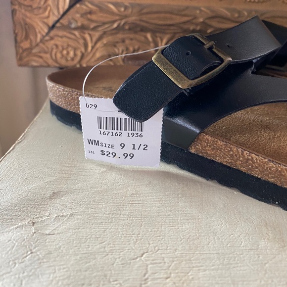 AE sandals - Picture 3 of 5